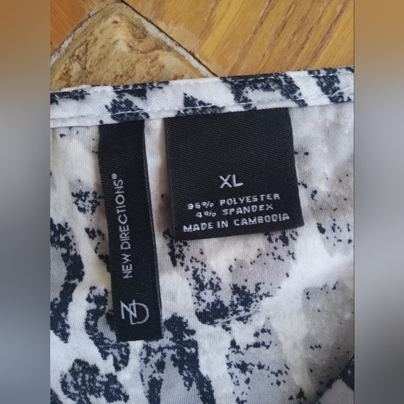 New Directions XL No-Sleeve Blouse - Picture 5 of 7